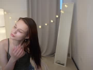 girl
        bb_lia cam image #172939