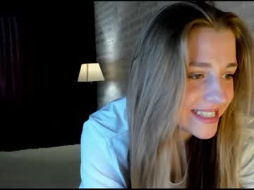 girl
        sophie_crashh cam image #84778