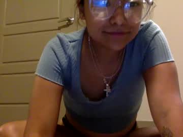 girl
        rleah832 cam image #194404