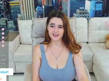 girl
        nika_tailor cam image #197618