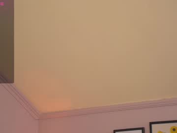 girl
        reeenae cam image #245776