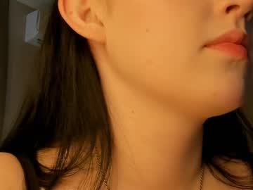 girl
        50secondstomoon cam image #240038