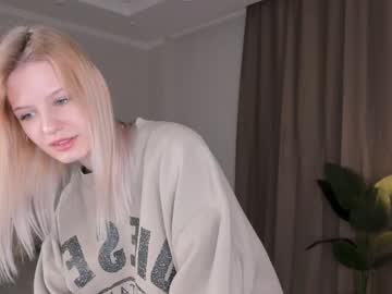girl
        itsagoodtimeformagic cam image #136200