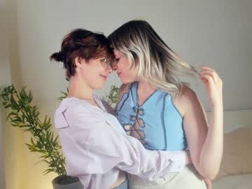 couple
        hoiiy_cute cam image #107201