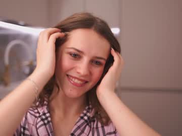 girl
        dream_beam cam image #227463