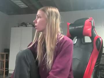 couple
        chloe_damian cam image #261395
