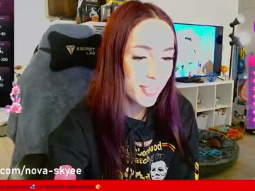 girl
        novaskyee cam image #206160