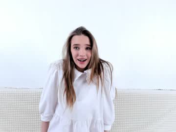girl
        milana_gross cam image #83855