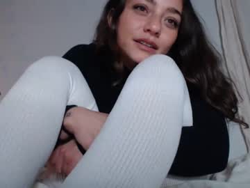 girl
        lucysroom8 cam image #50862