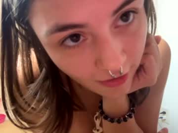 girl
        mmmitsworm cam image #157152