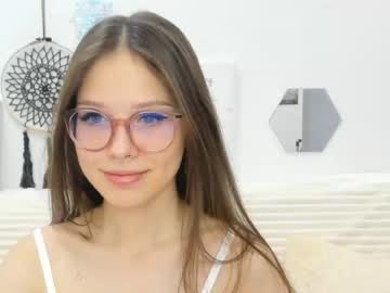 girl
        avrora_deis cam image #16011