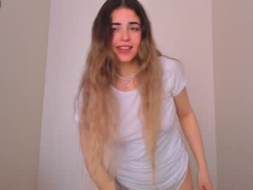 girl
        emmycrystal_ cam image #166809