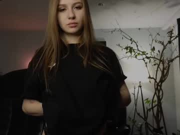 girl
        klayro cam image #242234