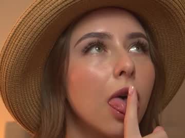girl
        via_olivia___ cam image #201332