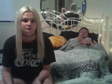 couple
        blondebeauty98 cam image #77862