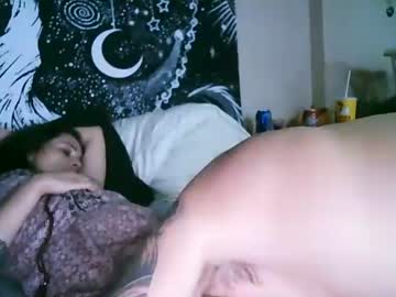 couple
        urmyperson cam image #169990
