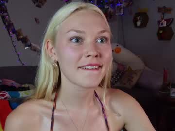 girl
        lilfknsquirt cam image #263480