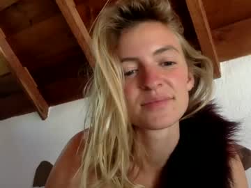 girl
        maidenmothercrone cam image #52614