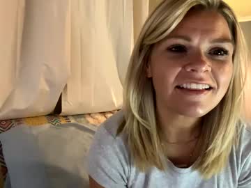 girl
        bayybaee21 cam image #202327
