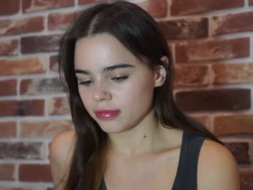 girl
        lindaclars cam image #208468