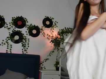 girl
        versace_goldd_ cam image #100306