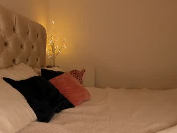 girl
        dee_nise cam image #230068