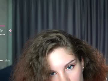 girl
        southofhere_ cam image #208632