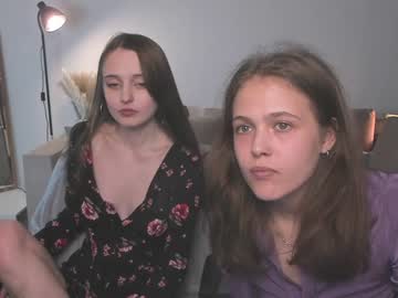 couple
        melaniemillss cam image #164001
