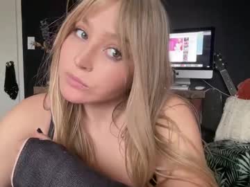 girl
        haileyholton cam image #231329