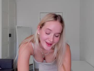 girl
        annieskiss cam image #204346