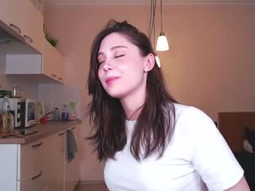 girl
        funnybunny3579 cam image #80172