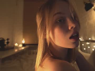 girl
        bibi_it_is cam image #760