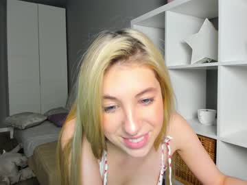 couple
        christine_bae cam image #53325