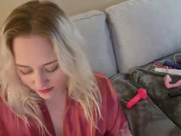 girl
        goddessmayvn cam image #83328