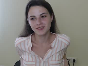 girl
        chamomile19 cam image #98606