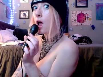 girl
        madisonravenwood cam image #66603