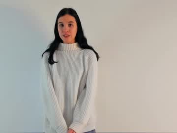 girl
        sixkiks cam image #72284