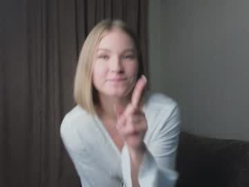 girl
        nicole_w00 cam image #212783