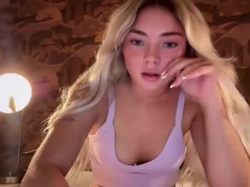girl
        lucyholly cam image #204962