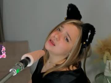 girl
        melissabowen cam image #197372