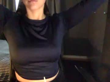 girl
        lillyandhertoyy cam image #145413