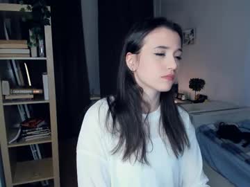 girl
        keti_bunny cam image #219877