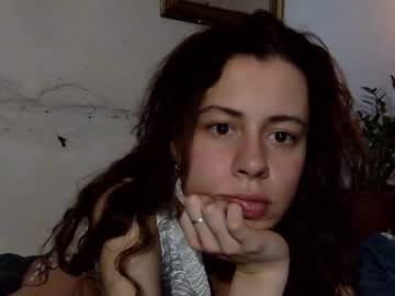 girl
        comeincloser cam image #169572