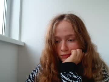 girl
        bonniecain cam image #118094
