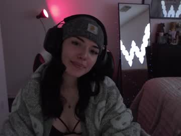 girl
        winnierides cam image #230913