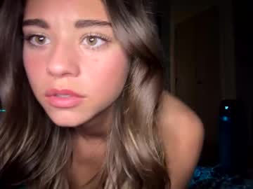 girl
        chloeeey1 cam image #248354
