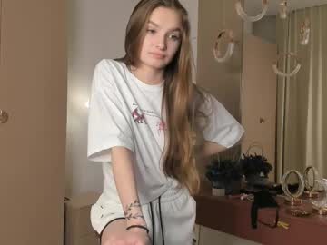girl
        loradutt cam image #234747