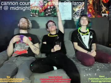 couple
        thecouchcast cam image #46344