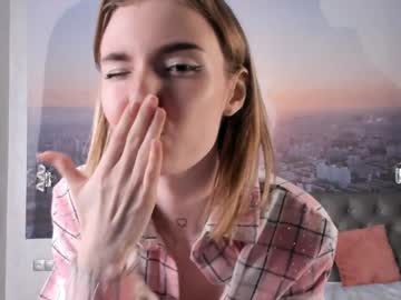 girl
        edithadryer cam image #191229