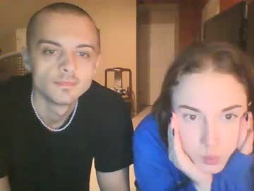 couple
        charbaby800 cam image #50272